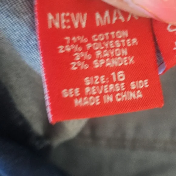 Stylish Dark Blue Women's Cropped Jeans - Picture 2 of 7